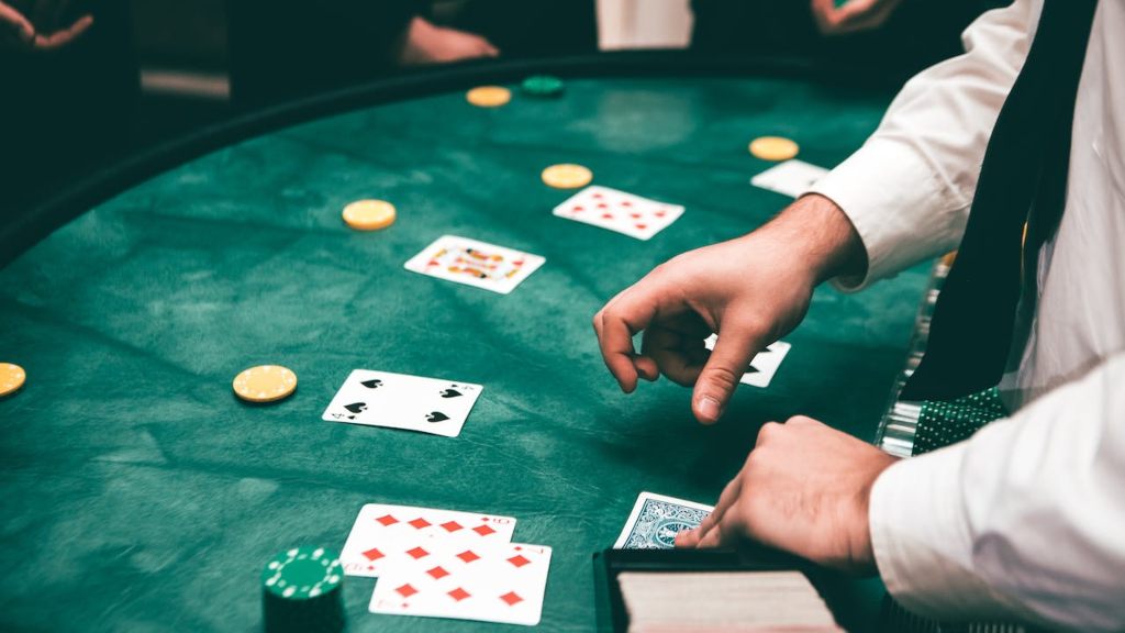 El blackjack a través del tiempo y consejos para principiantes